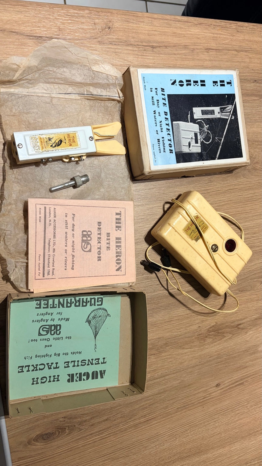Vintage The Heron bite detector in original box